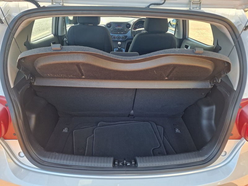 Hyundai 1.2 Premium Hatchback 5dr Petrol Manual Euro 5 (87 ps)