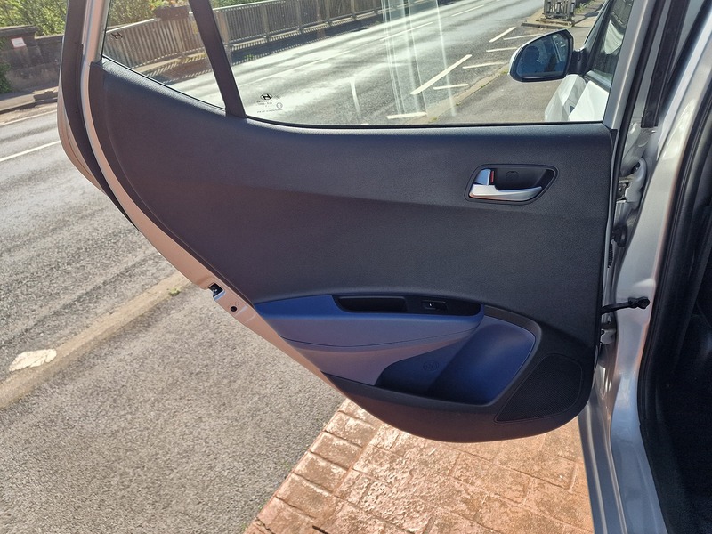 Hyundai 1.2 Premium Hatchback 5dr Petrol Manual Euro 5 (87 ps)