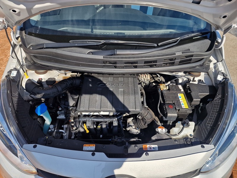 Hyundai 1.2 Premium Hatchback 5dr Petrol Manual Euro 5 (87 ps)