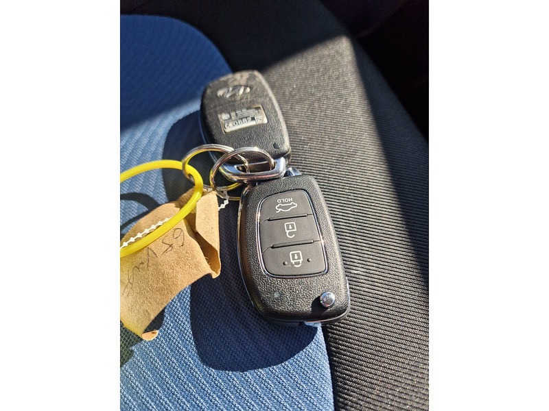 Hyundai 1.2 Premium Hatchback 5dr Petrol Manual Euro 5 (87 ps)