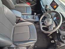 Audi Q2 TDI Black Edition 