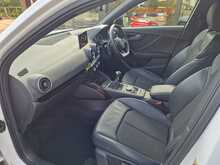 Audi Q2 TDI Black Edition 