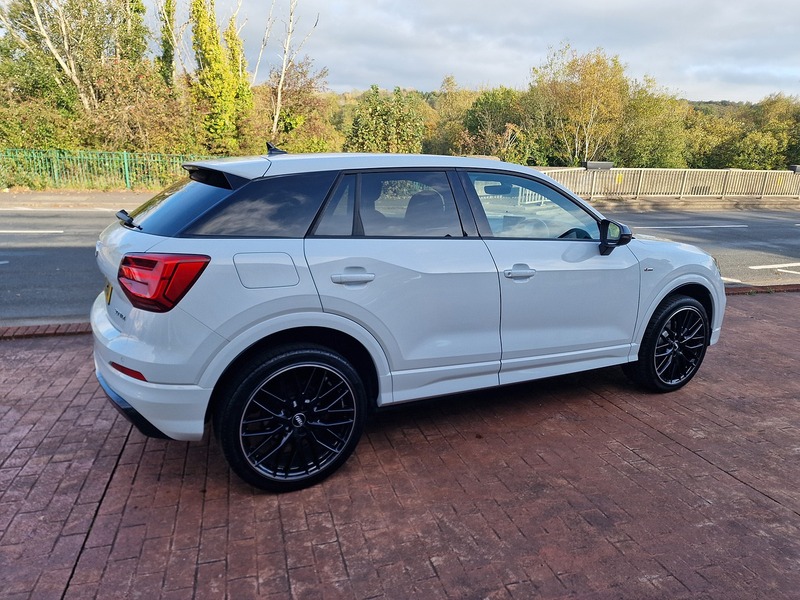 Audi 1.6 TDI 30 Black Edition SUV 5dr Diesel Manual Euro 6 (s/s) (116 ps)