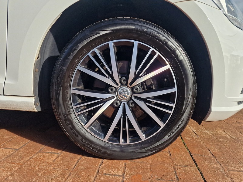 Volkswagen 2.0 TDI SE Nav Estate 5dr Diesel DSG Euro 6 (s/s) (150 ps)