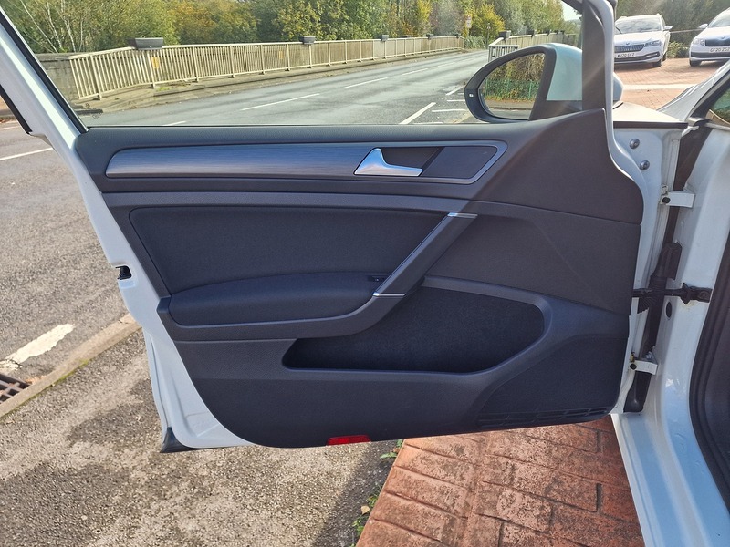 Volkswagen 2.0 TDI SE Nav Estate 5dr Diesel DSG Euro 6 (s/s) (150 ps)