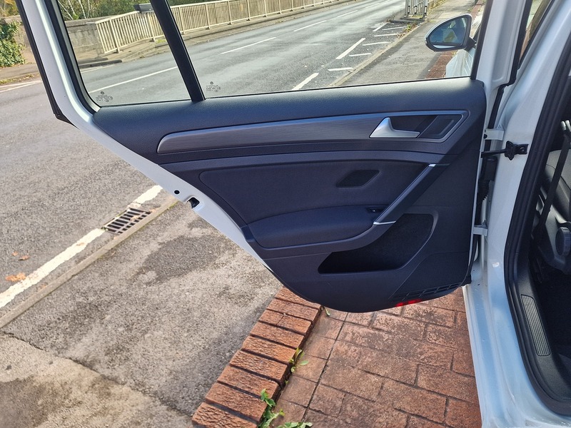 Volkswagen 2.0 TDI SE Nav Estate 5dr Diesel DSG Euro 6 (s/s) (150 ps)