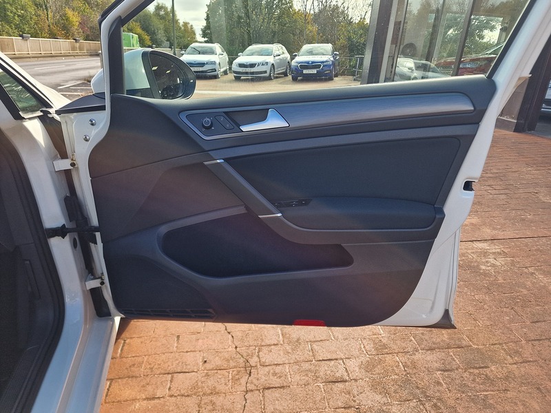 Volkswagen 2.0 TDI SE Nav Estate 5dr Diesel DSG Euro 6 (s/s) (150 ps)