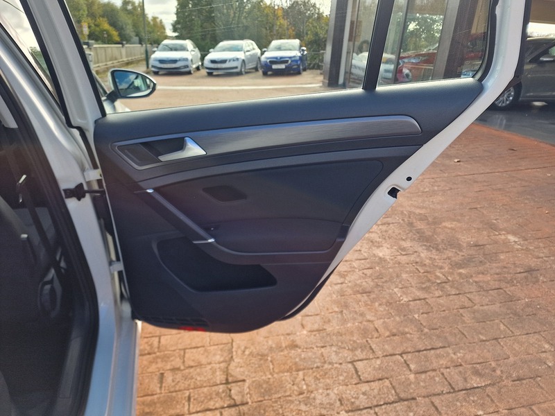 Volkswagen 2.0 TDI SE Nav Estate 5dr Diesel DSG Euro 6 (s/s) (150 ps)