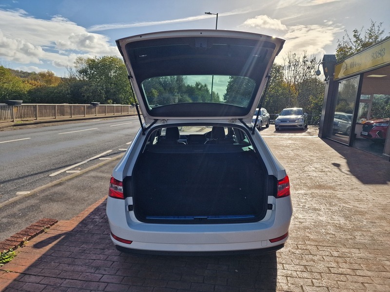 Skoda 2.0 TDI SE Technology Estate 5dr Diesel Manual Euro 6 (s/s) (150 ps)