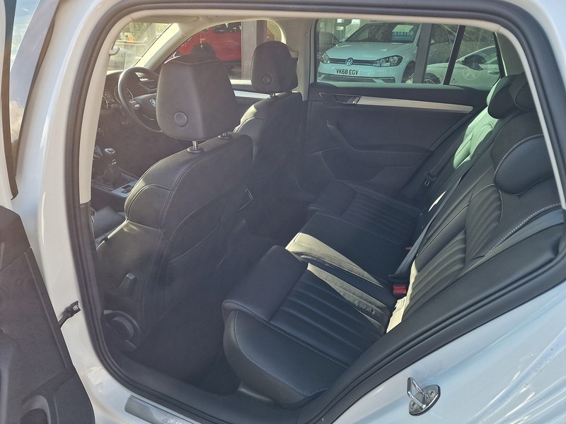 Skoda 2.0 TDI SE Technology Estate 5dr Diesel Manual Euro 6 (s/s) (150 ps)