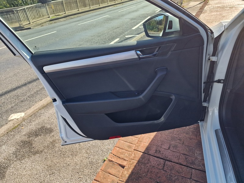 Skoda 2.0 TDI SE Technology Estate 5dr Diesel Manual Euro 6 (s/s) (150 ps)