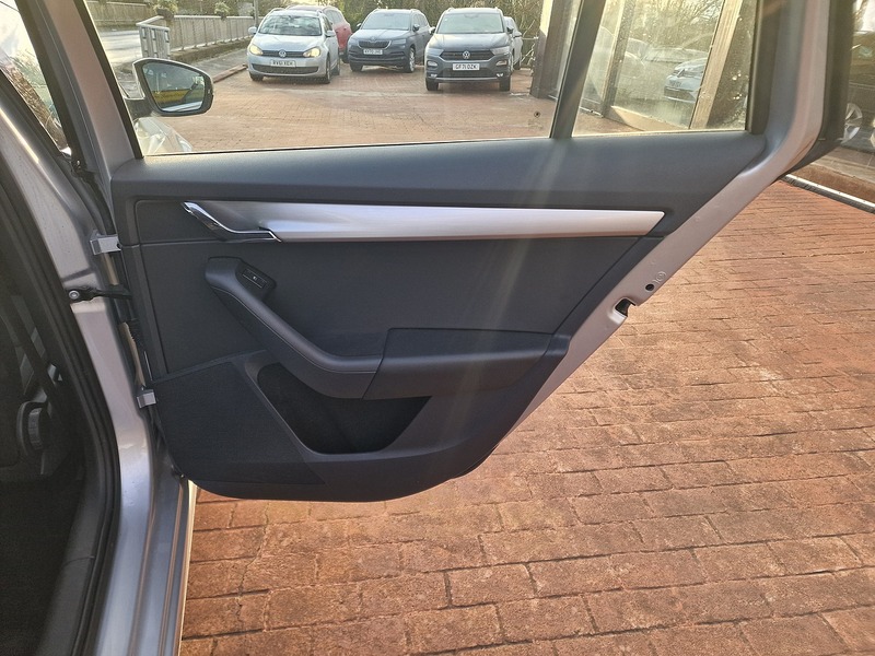 Skoda 1.6 TDI SE Technology Estate 5dr Diesel Manual Euro 6 (s/s) (115 ps)