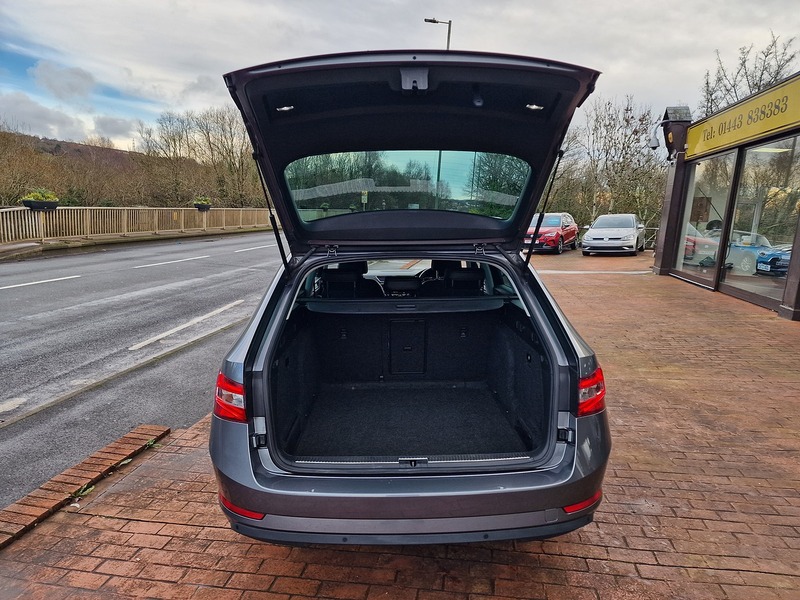 Skoda 2.0 TDI SE Technology Estate 5dr Diesel DSG Euro 6 (s/s) (150 ps)