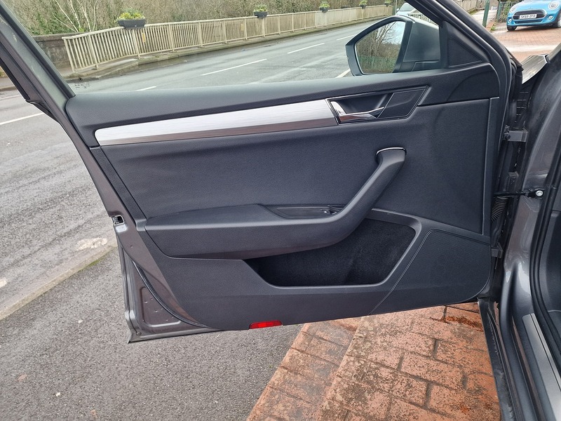 Skoda 2.0 TDI SE Technology Estate 5dr Diesel DSG Euro 6 (s/s) (150 ps)