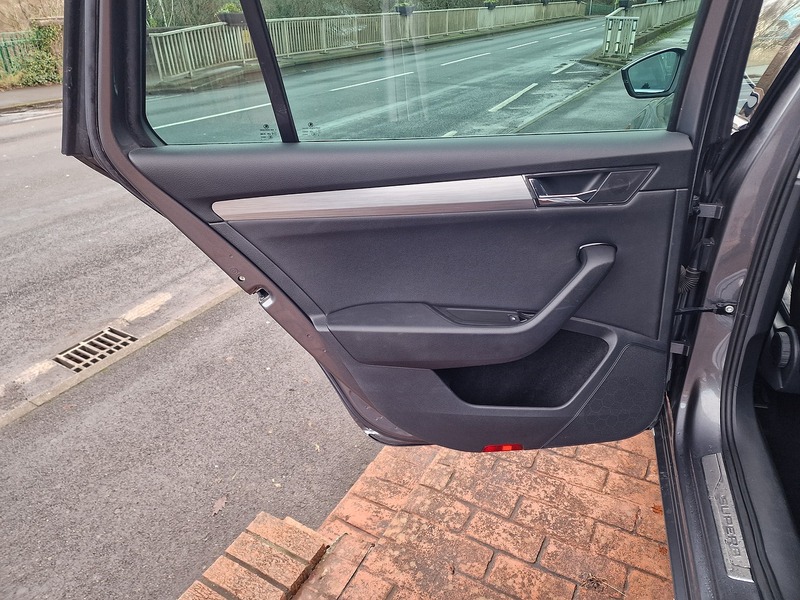 Skoda 2.0 TDI SE Technology Estate 5dr Diesel DSG Euro 6 (s/s) (150 ps)