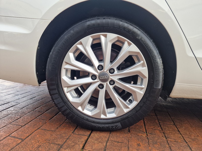 Audi 2.0 TDI 35 Technik Estate 5dr Diesel S Tronic Euro 6 (s/s) (163 ps)