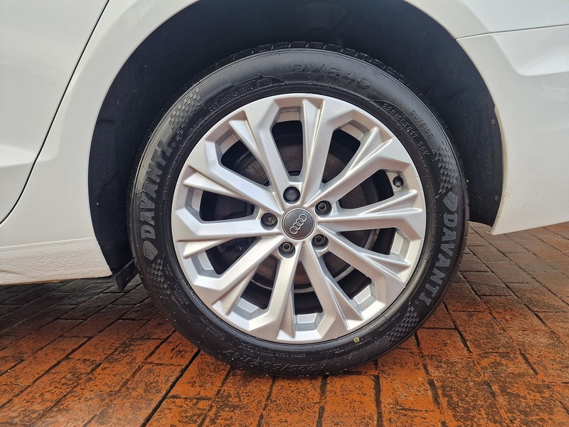 Audi 2.0 TDI 35 Technik Estate 5dr Diesel S Tronic Euro 6 (s/s) (163 ps)