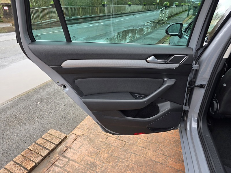 Volkswagen 2.0 TDI EVO SE Nav Estate 5dr Diesel DSG Euro 6 (s/s) (150 ps)