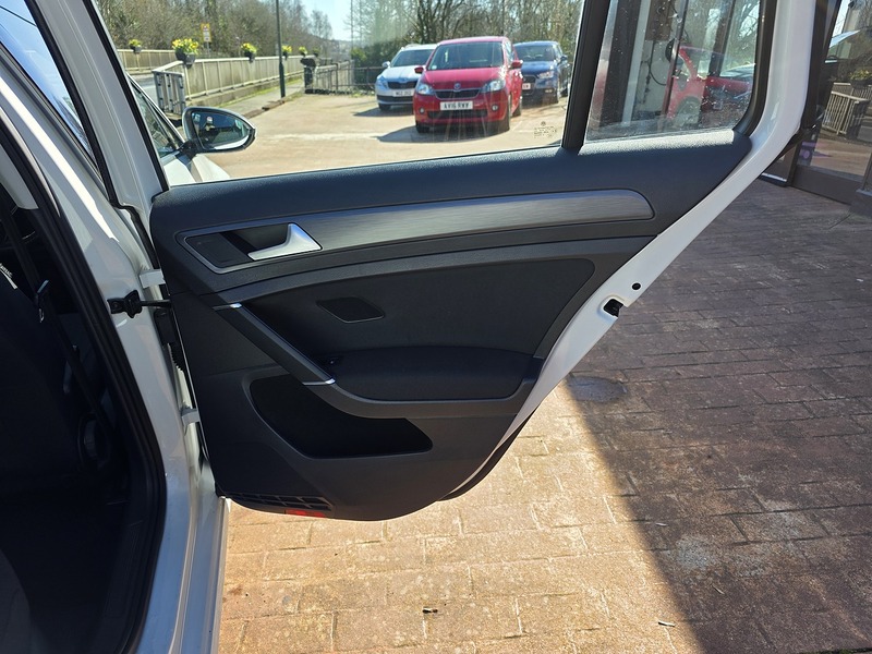 Volkswagen 1.6 TDI SE Estate 5dr Diesel Manual Euro 6 (s/s) (115 ps)