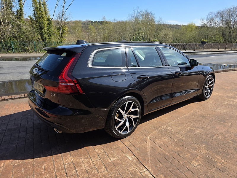 Volvo 2.0 D4 Momentum Estate 5dr Diesel Auto Euro 6 (s/s) (190 ps)