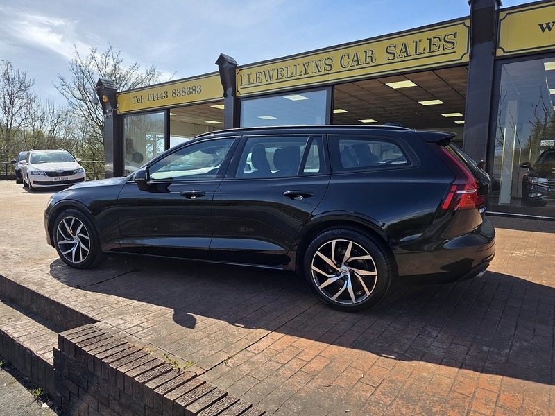 Volvo 2.0 D4 Momentum Estate 5dr Diesel Auto Euro 6 (s/s) (190 ps)