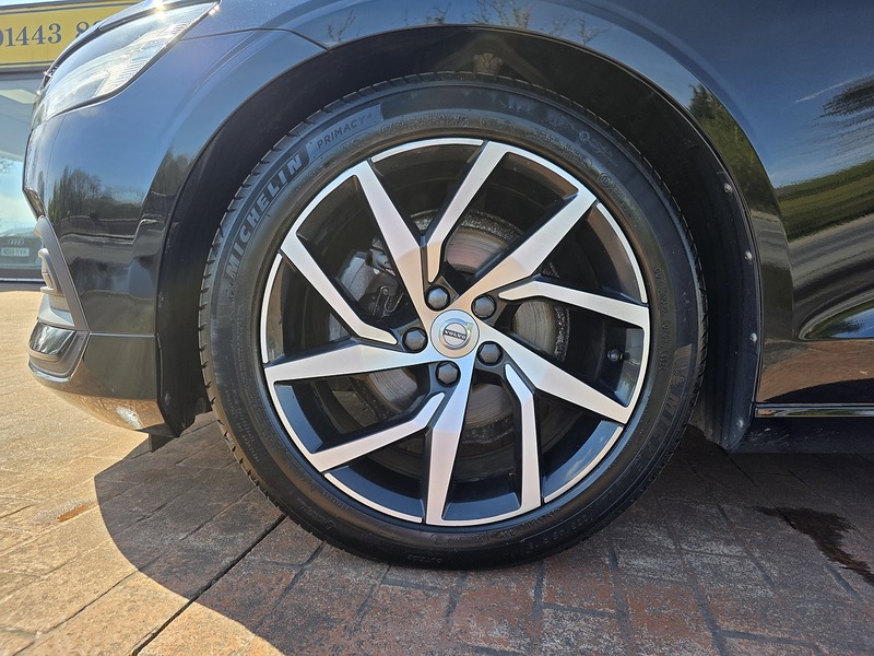 Volvo 2.0 D4 Momentum Estate 5dr Diesel Auto Euro 6 (s/s) (190 ps)