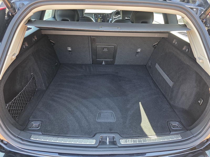 Volvo 2.0 D4 Momentum Estate 5dr Diesel Auto Euro 6 (s/s) (190 ps)