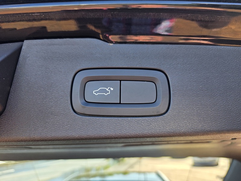 Volvo 2.0 D4 Momentum Estate 5dr Diesel Auto Euro 6 (s/s) (190 ps)