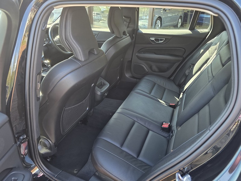 Volvo 2.0 D4 Momentum Estate 5dr Diesel Auto Euro 6 (s/s) (190 ps)