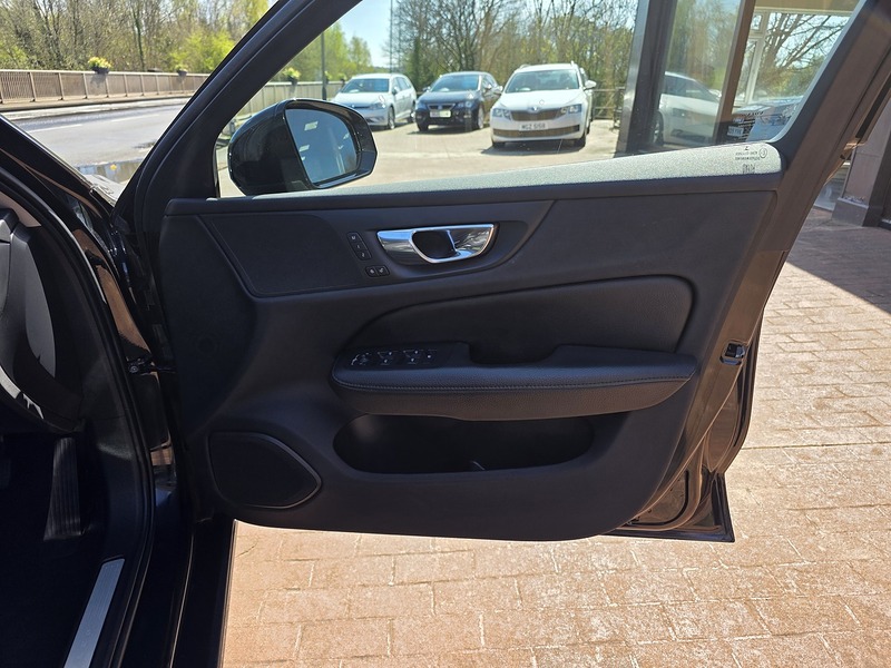Volvo 2.0 D4 Momentum Estate 5dr Diesel Auto Euro 6 (s/s) (190 ps)