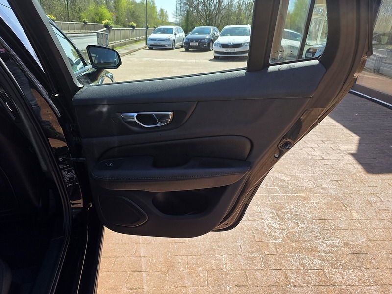 Volvo 2.0 D4 Momentum Estate 5dr Diesel Auto Euro 6 (s/s) (190 ps)