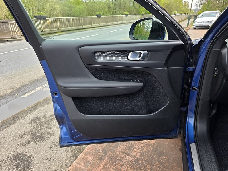 Volvo XC40 D3 R-Design Pro - U3657