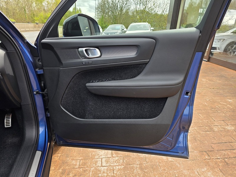 Volvo XC40 D3 R-Design Pro - U3657