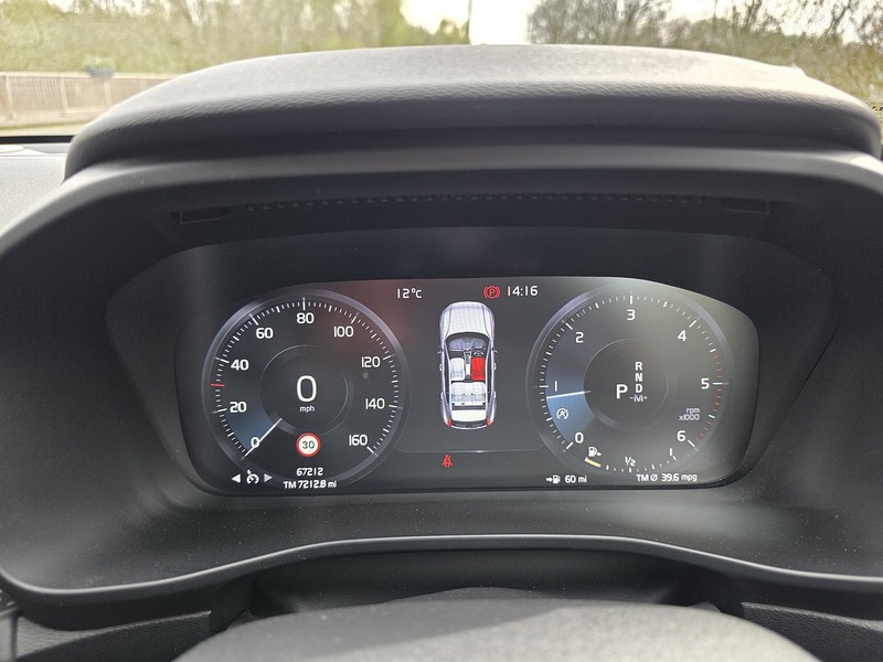 Volvo XC40 D3 R-Design Pro - U3657