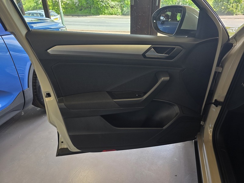 Volkswagen T-Roc TDI Life - U3677