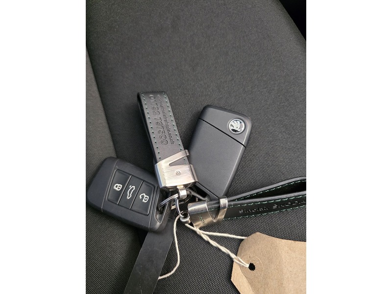 Skoda Karoq TDI SE Drive - U3679