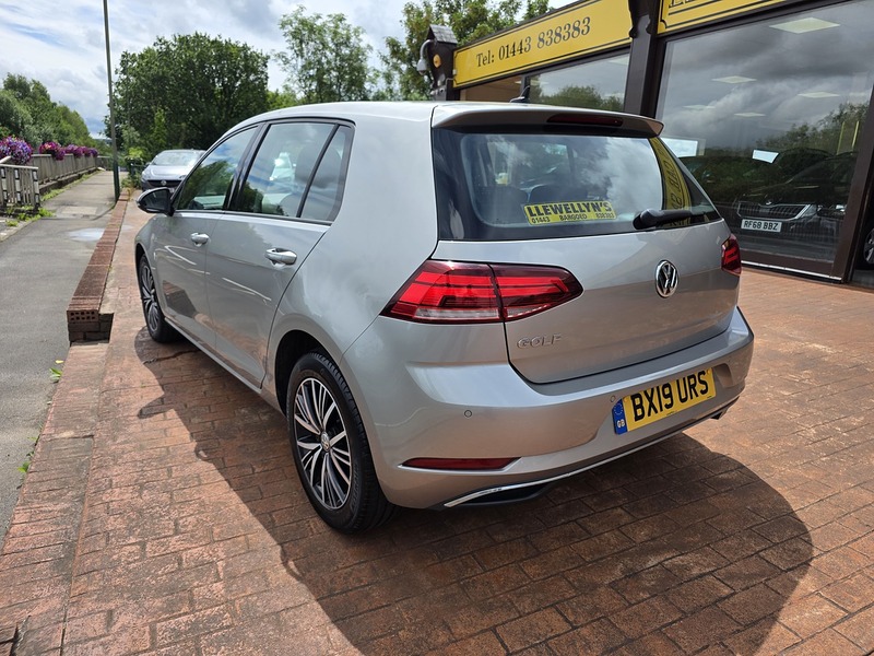 Volkswagen Golf TDI SE - U3687