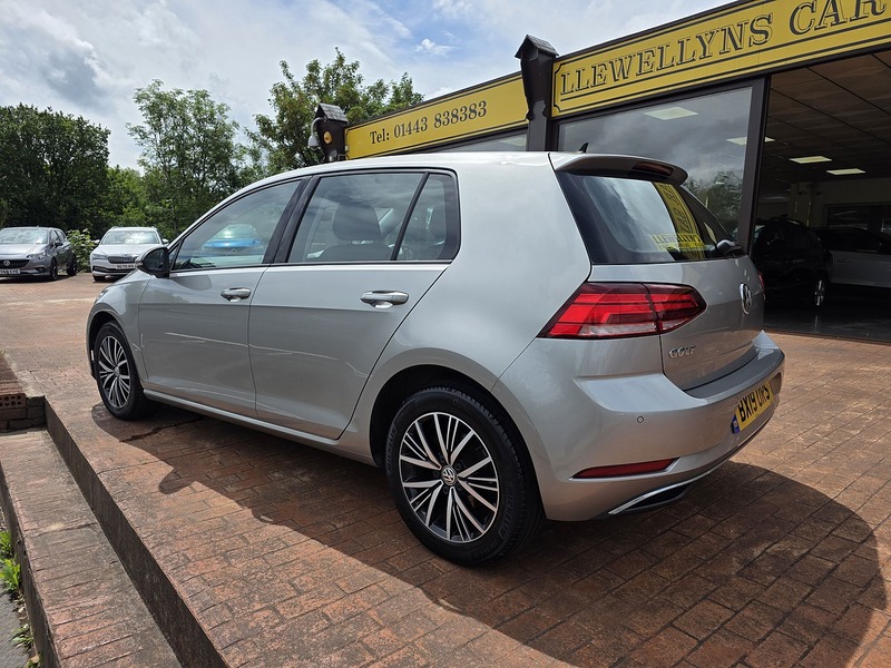 Volkswagen Golf TDI SE - U3687