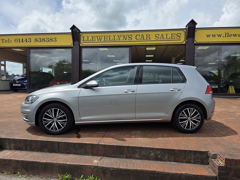 Volkswagen Golf TDI SE - U3687