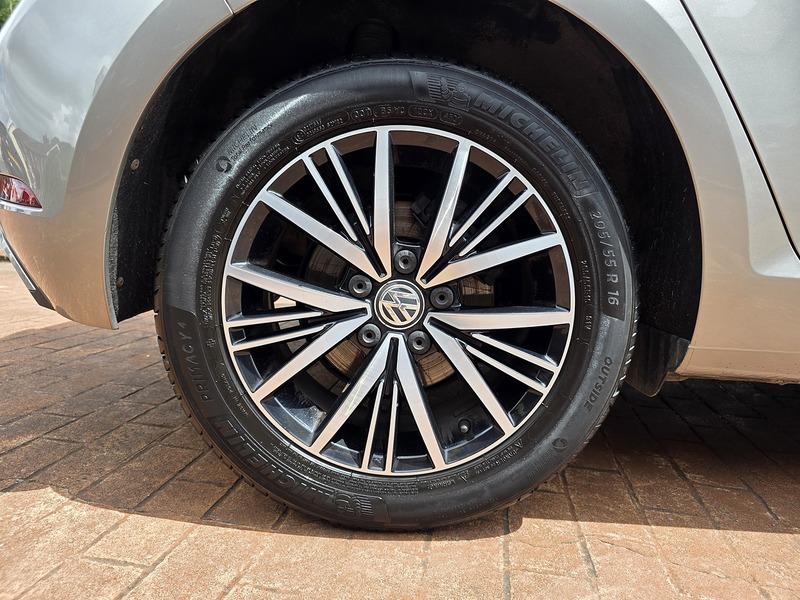 Volkswagen Golf TDI SE - U3687