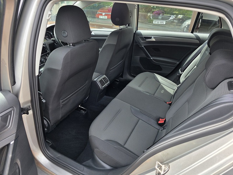 Volkswagen Golf TDI SE - U3687