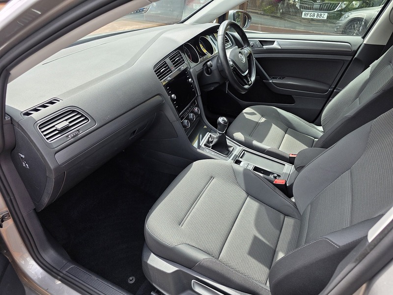 Volkswagen Golf TDI SE - U3687