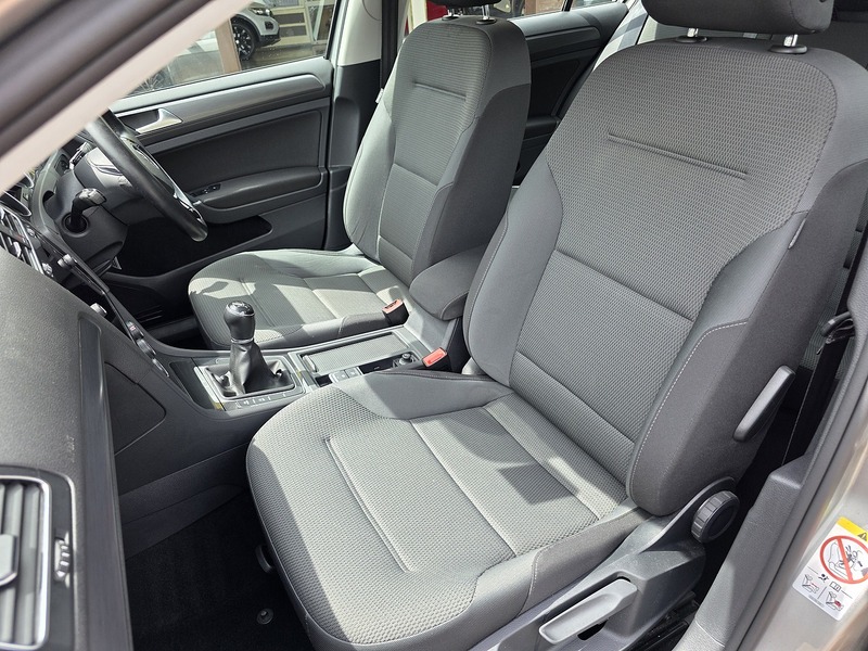 Volkswagen Golf TDI SE - U3687