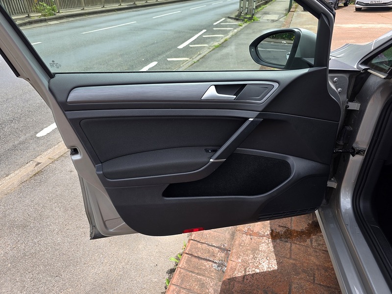 Volkswagen Golf TDI SE - U3687