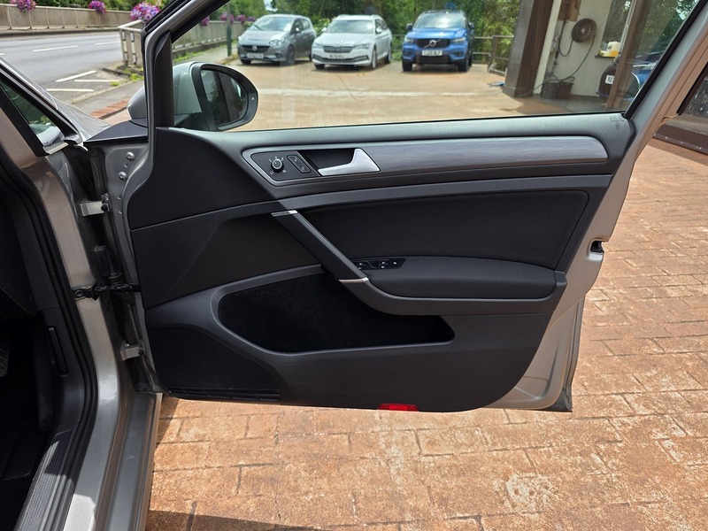 Volkswagen Golf TDI SE - U3687