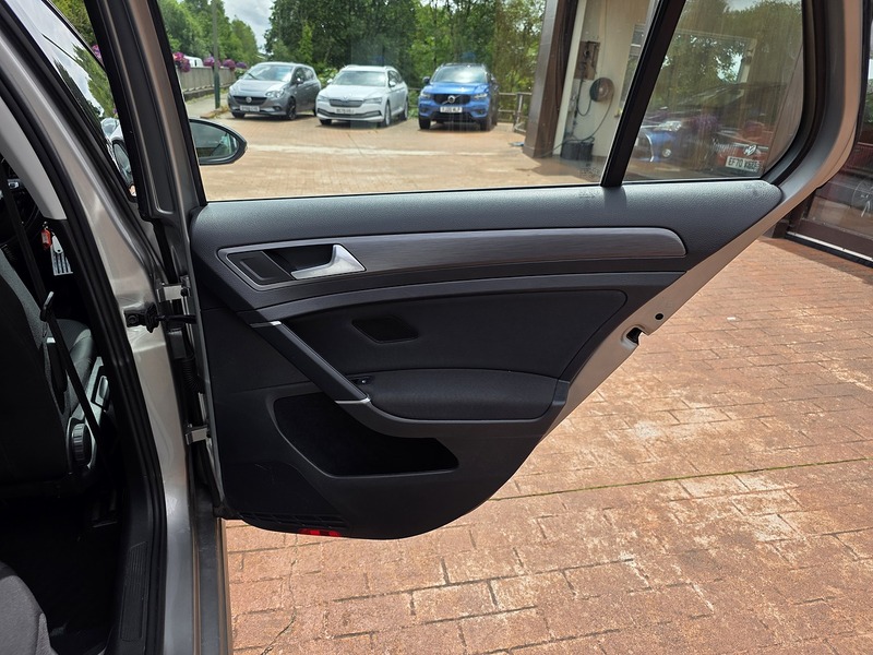 Volkswagen Golf TDI SE - U3687