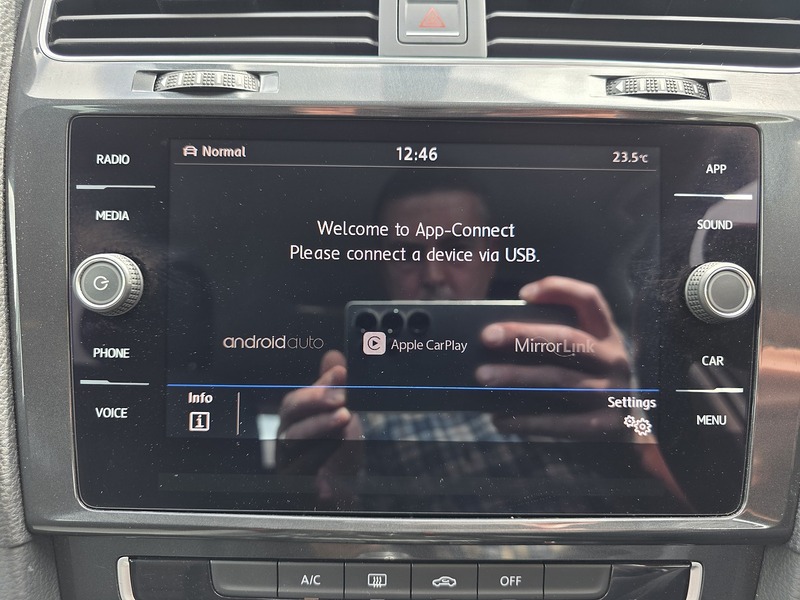Volkswagen Golf TDI SE - U3687