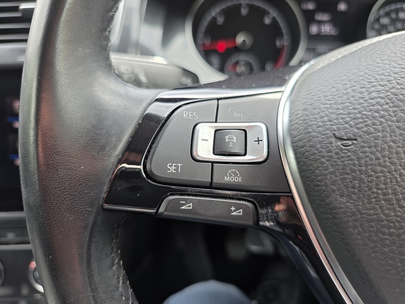 Volkswagen Golf TDI SE - U3687