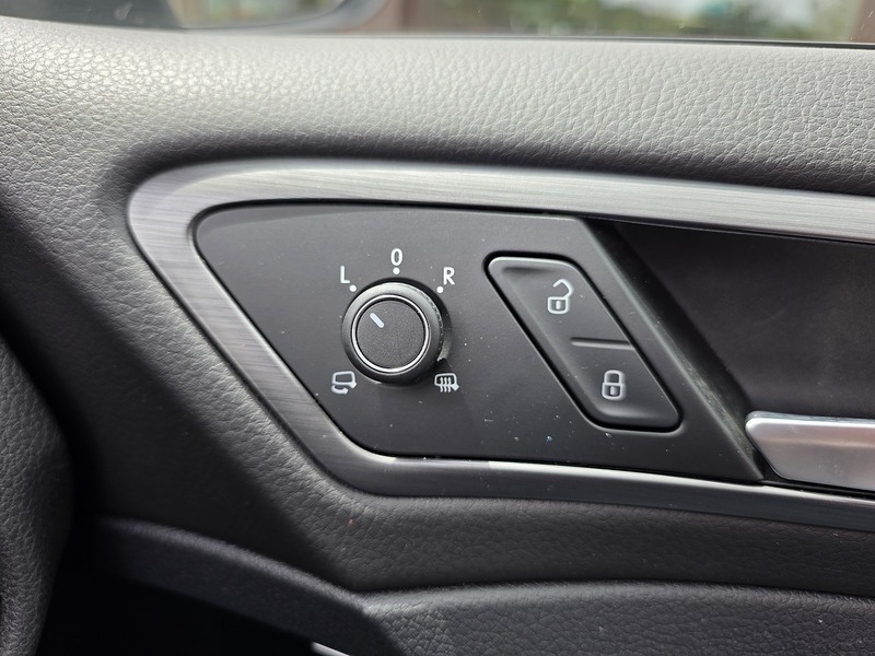 Volkswagen Golf TDI SE - U3687