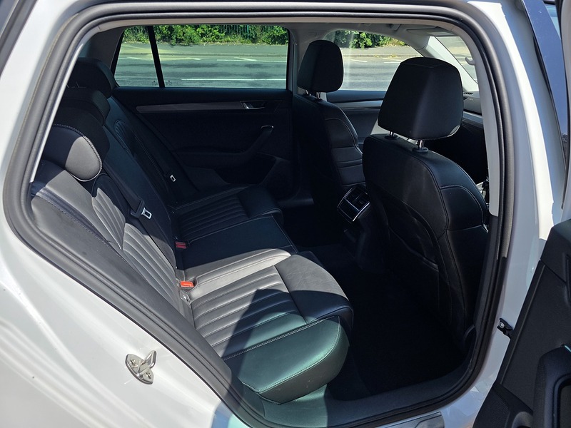 Skoda Superb TDI SE L - U3692